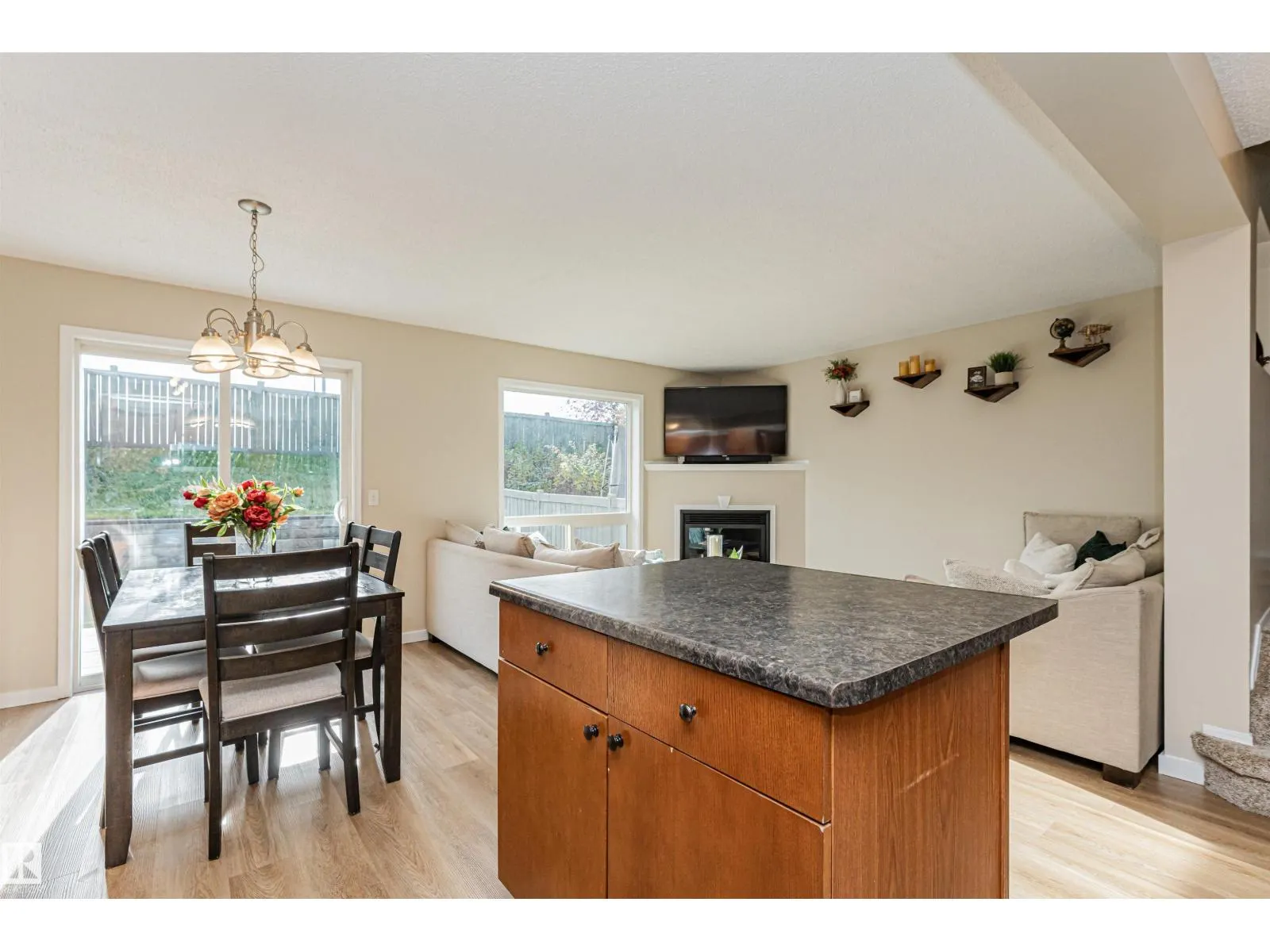51 VAUGHN AV