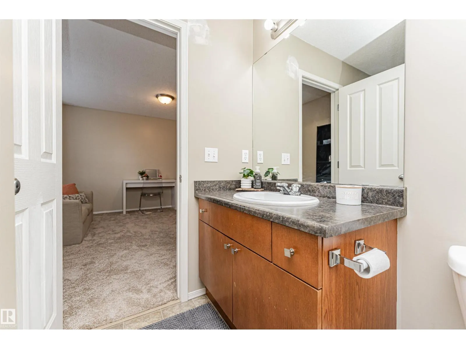 51 VAUGHN AV