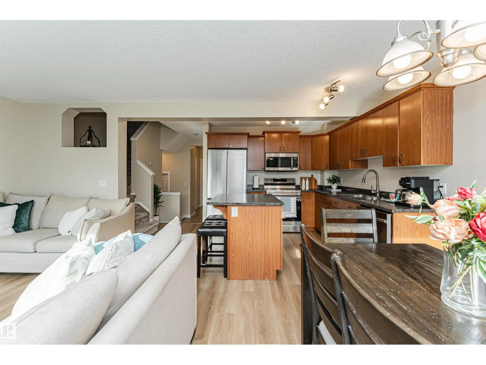 51 VAUGHN AV