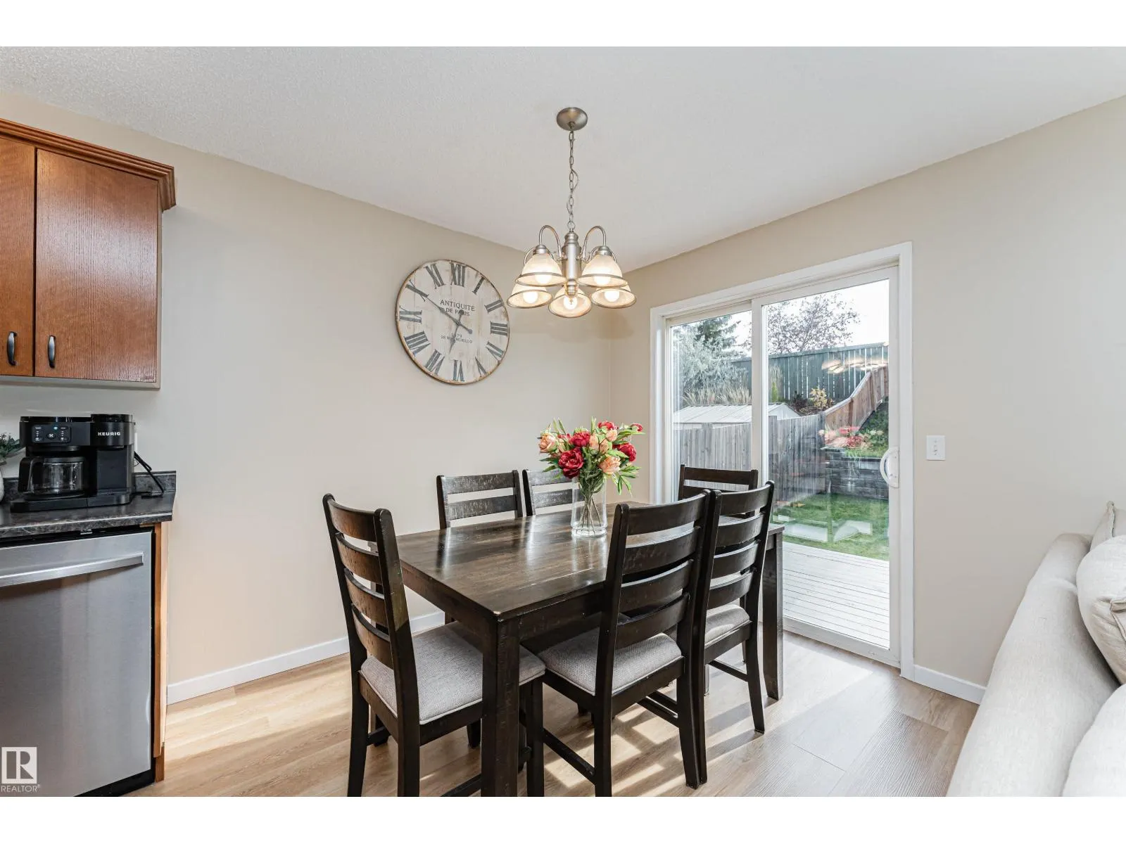 51 VAUGHN AV