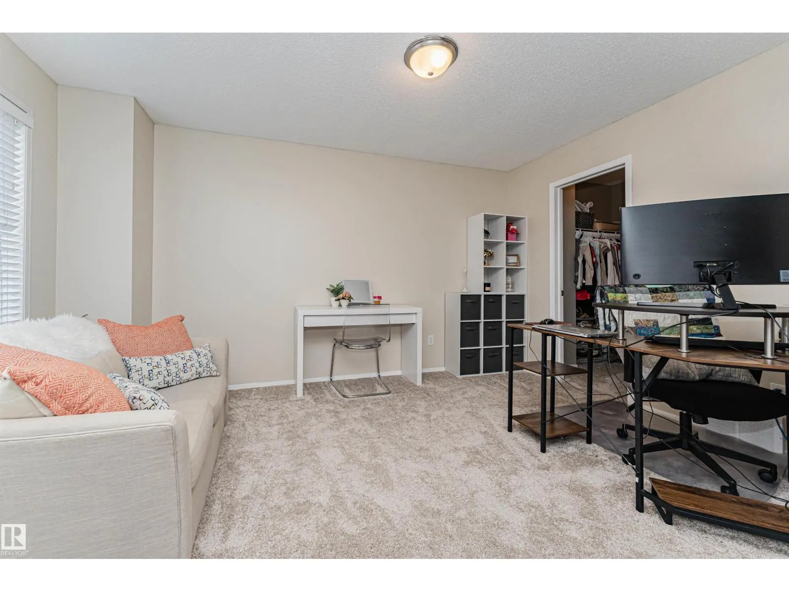 51 VAUGHN AV