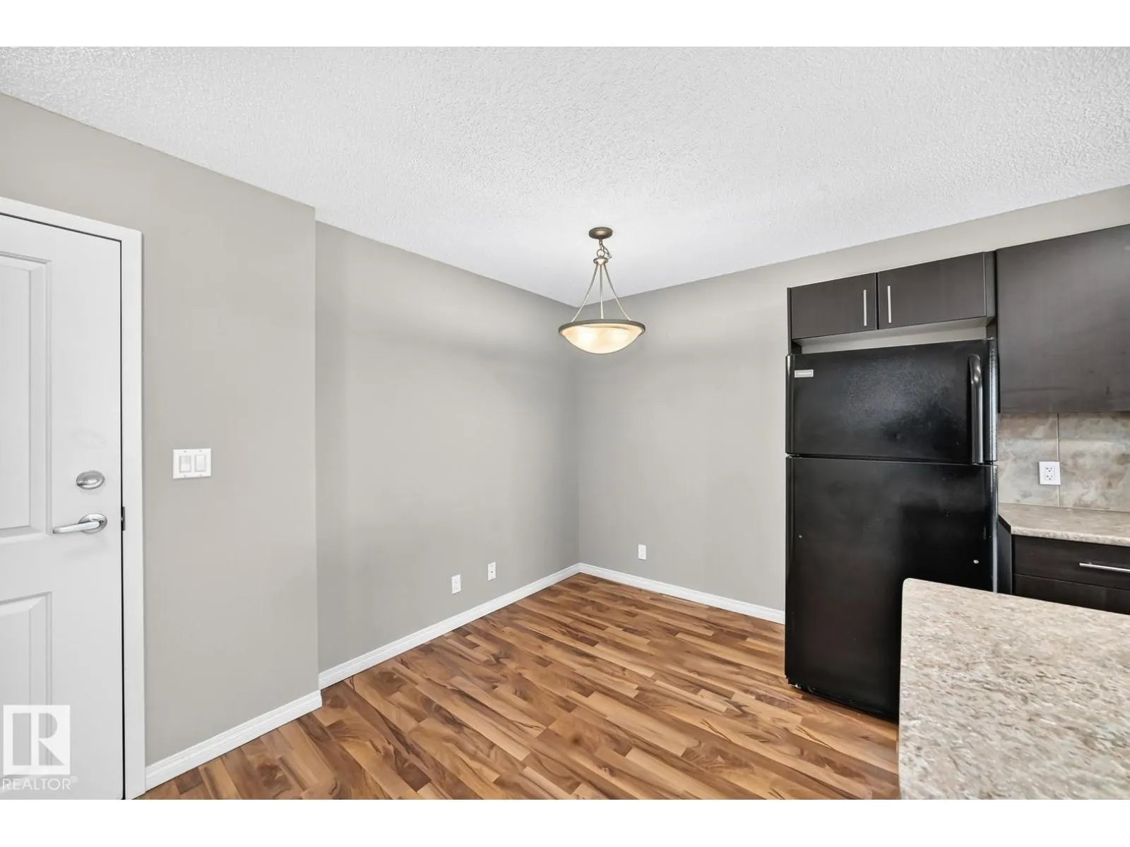 #307 105 AMBLESIDE DR SW