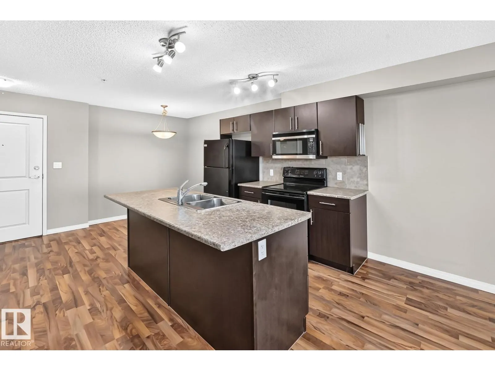 #307 105 AMBLESIDE DR SW