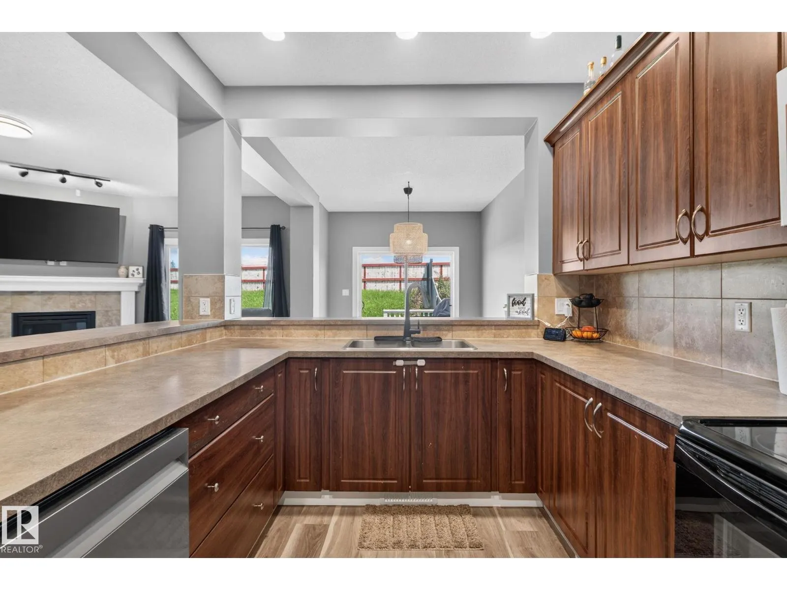 385 SIMMONDS WY