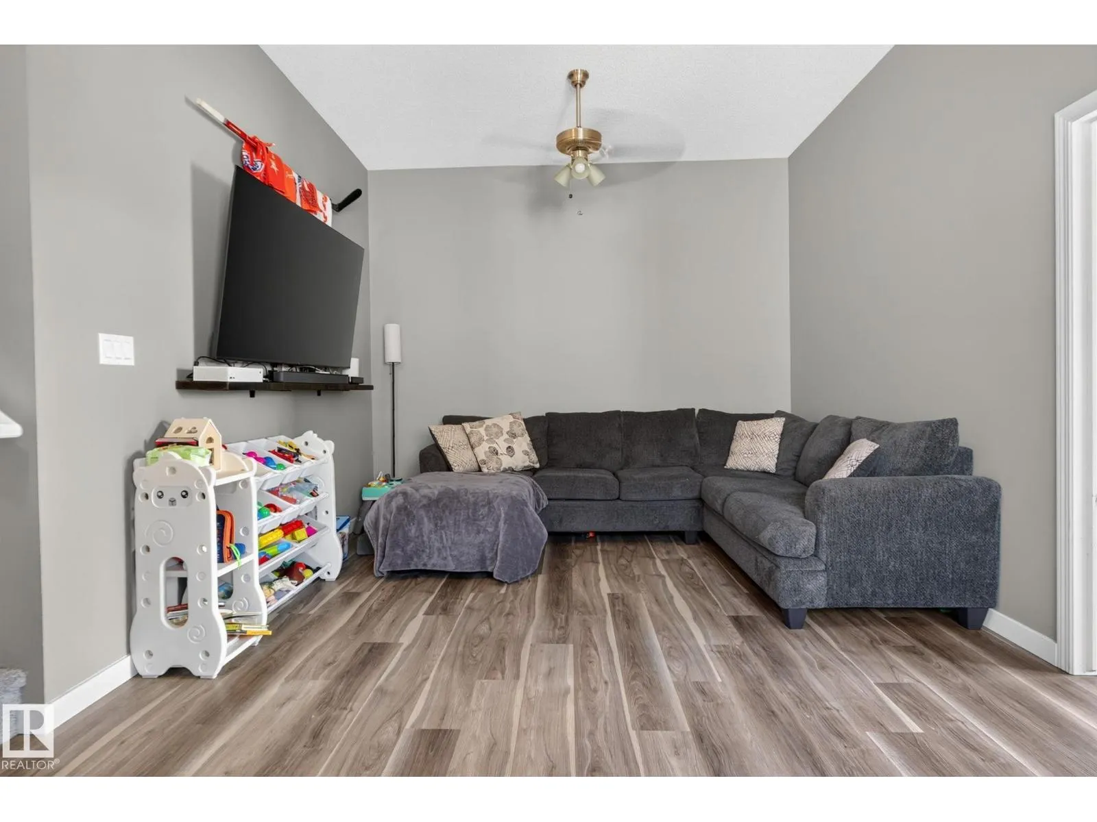 385 SIMMONDS WY