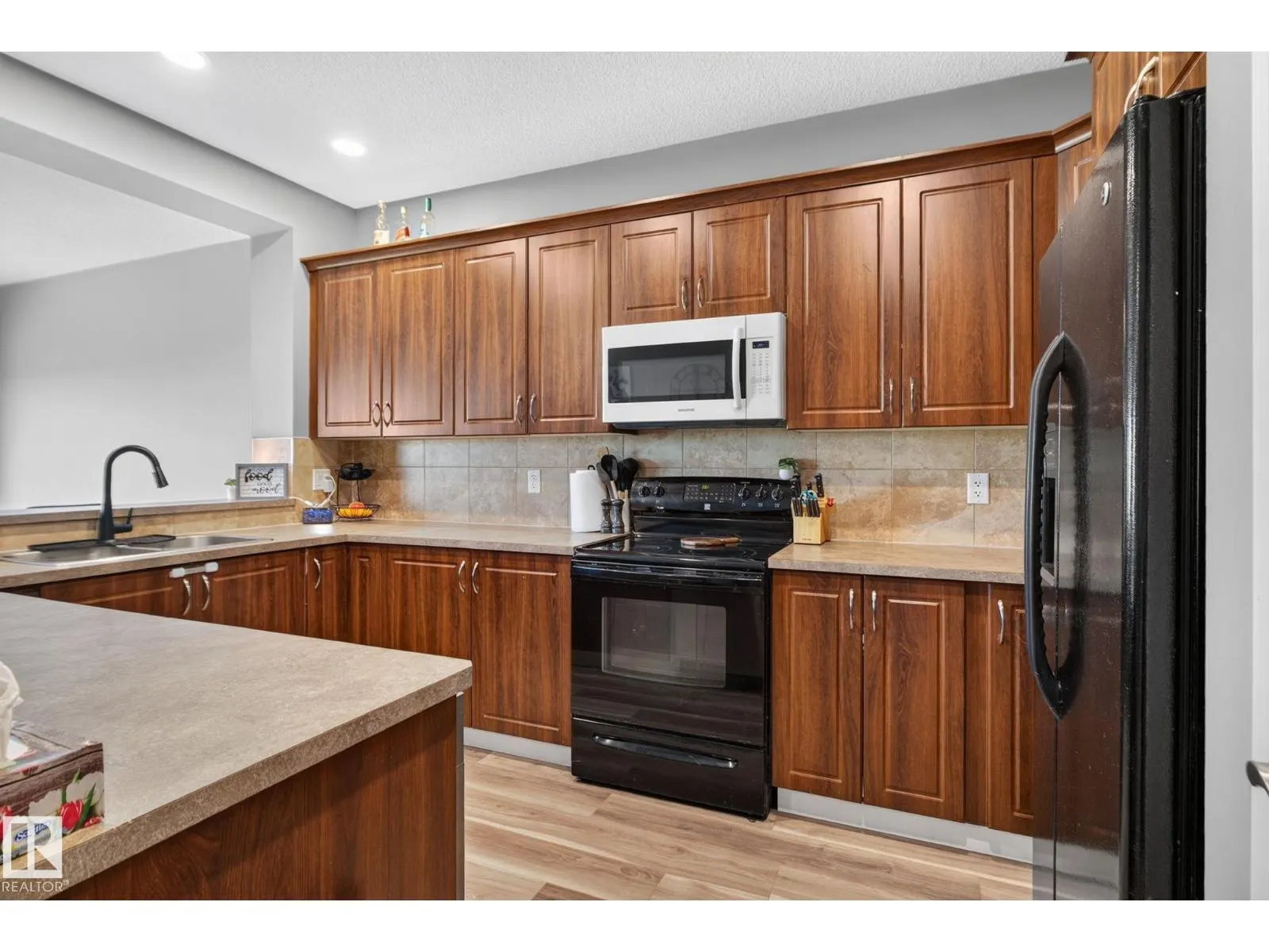 385 SIMMONDS WY