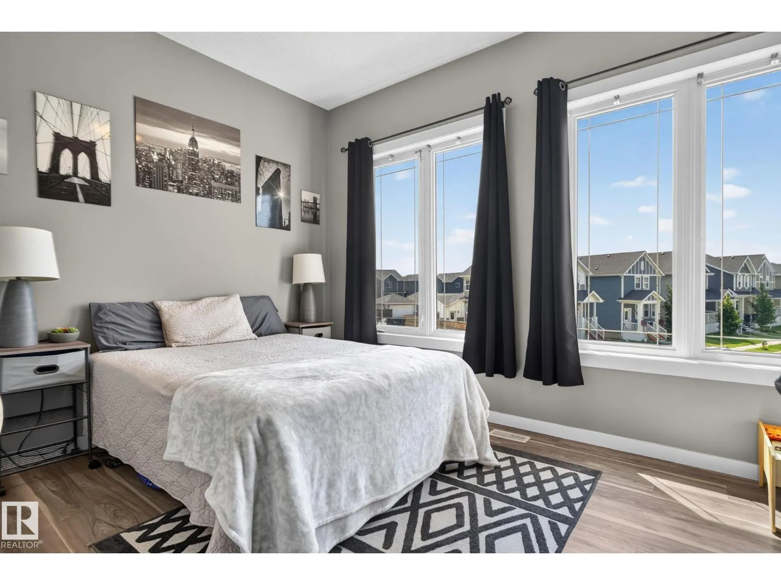 385 SIMMONDS WY
