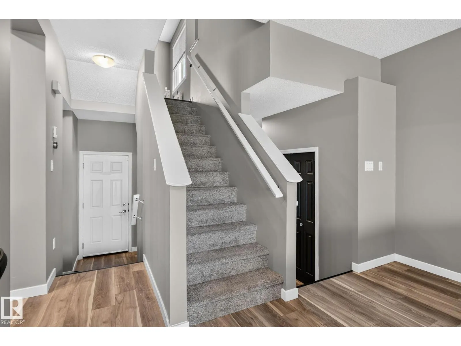 385 SIMMONDS WY