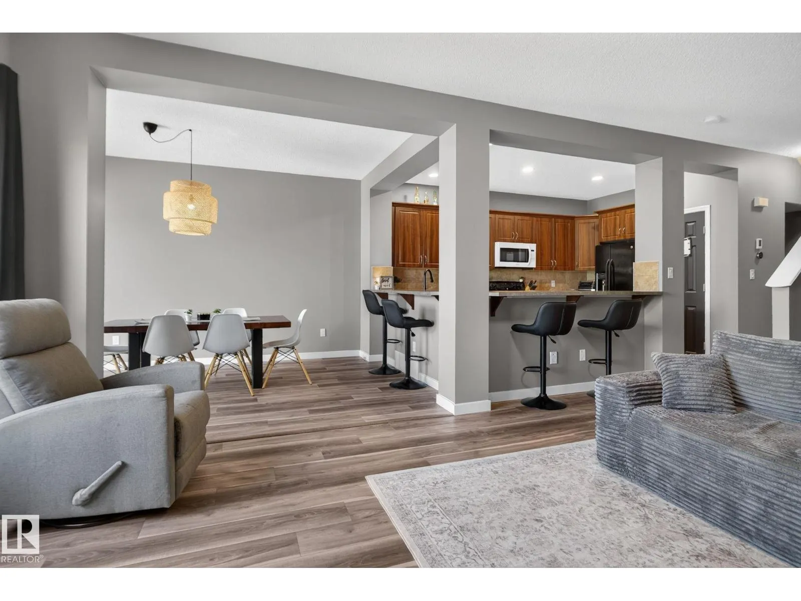 385 SIMMONDS WY