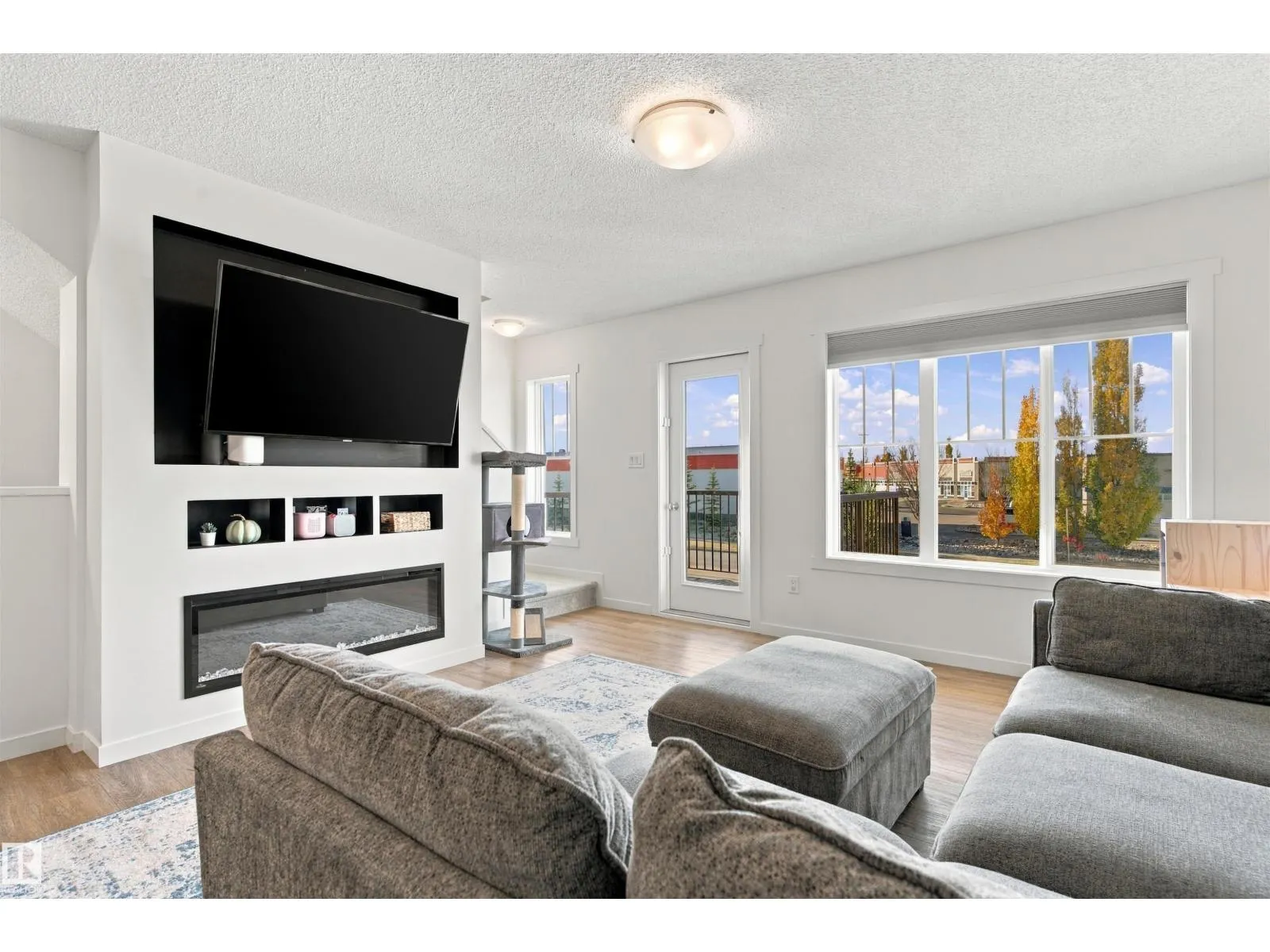 #61 50 MCLAUGHLIN DR
