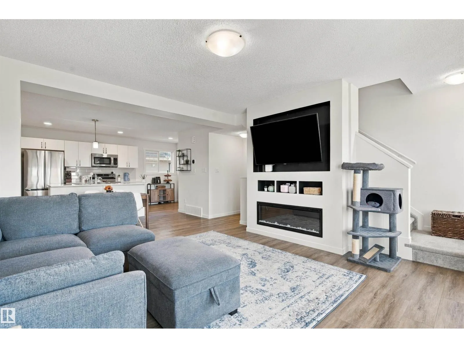 #61 50 MCLAUGHLIN DR