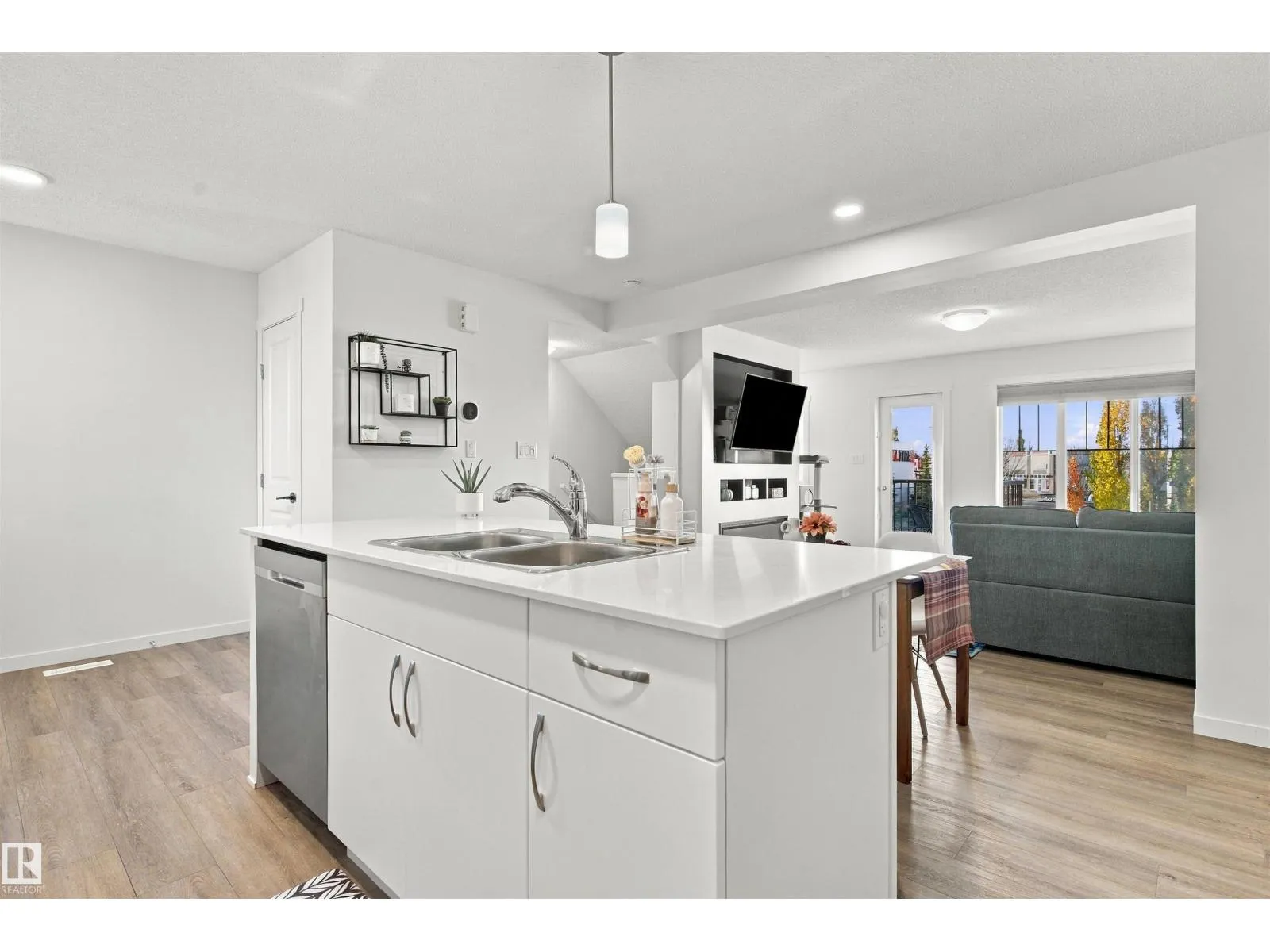#61 50 MCLAUGHLIN DR