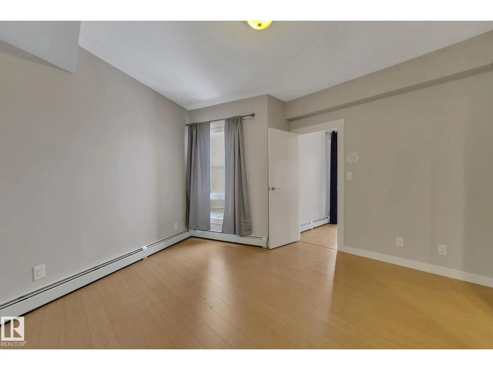 #2107 10410 102 AV NW