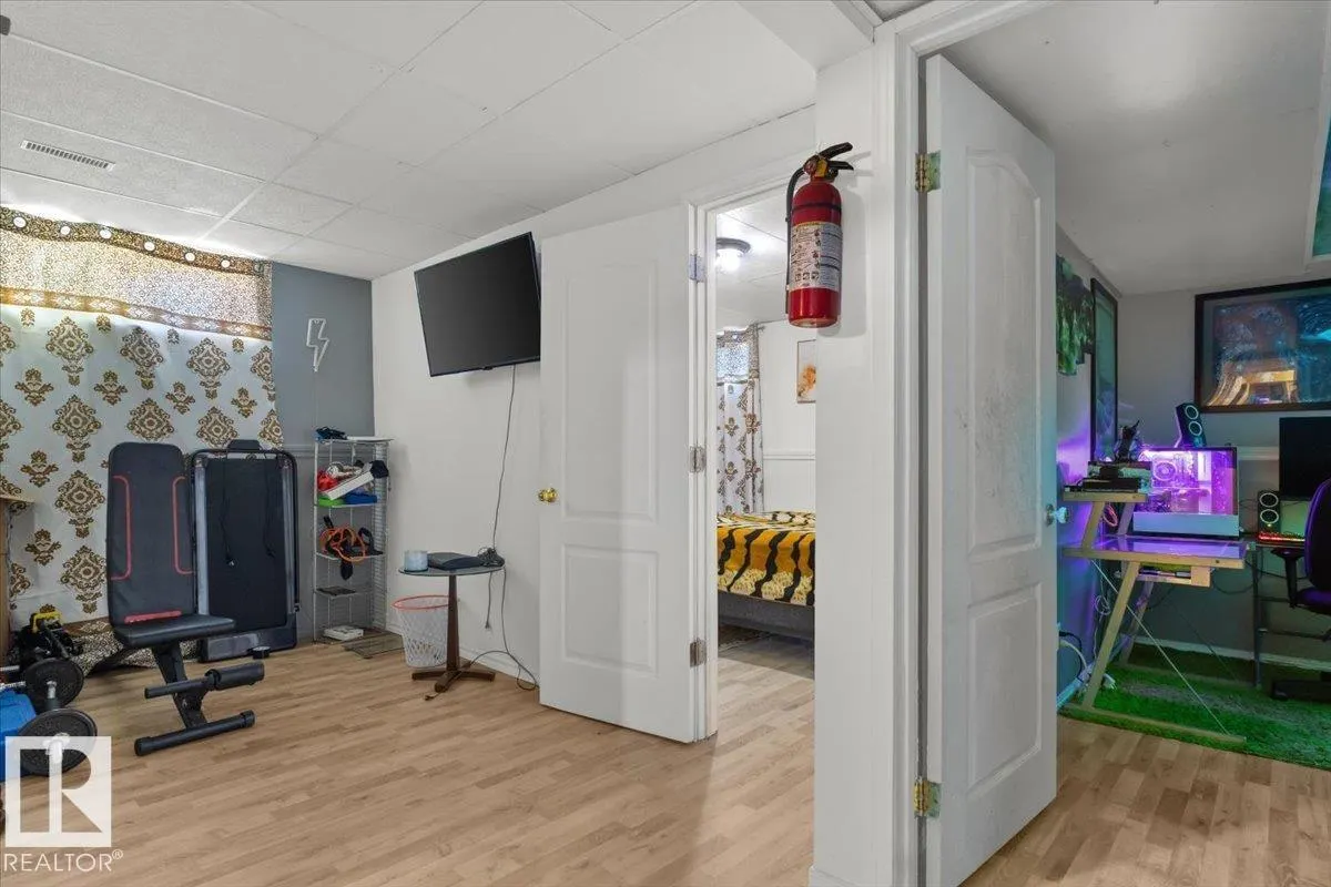 16957 95 ST NW