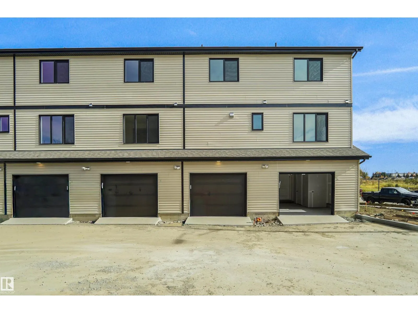 #62 4825 120 ST NW