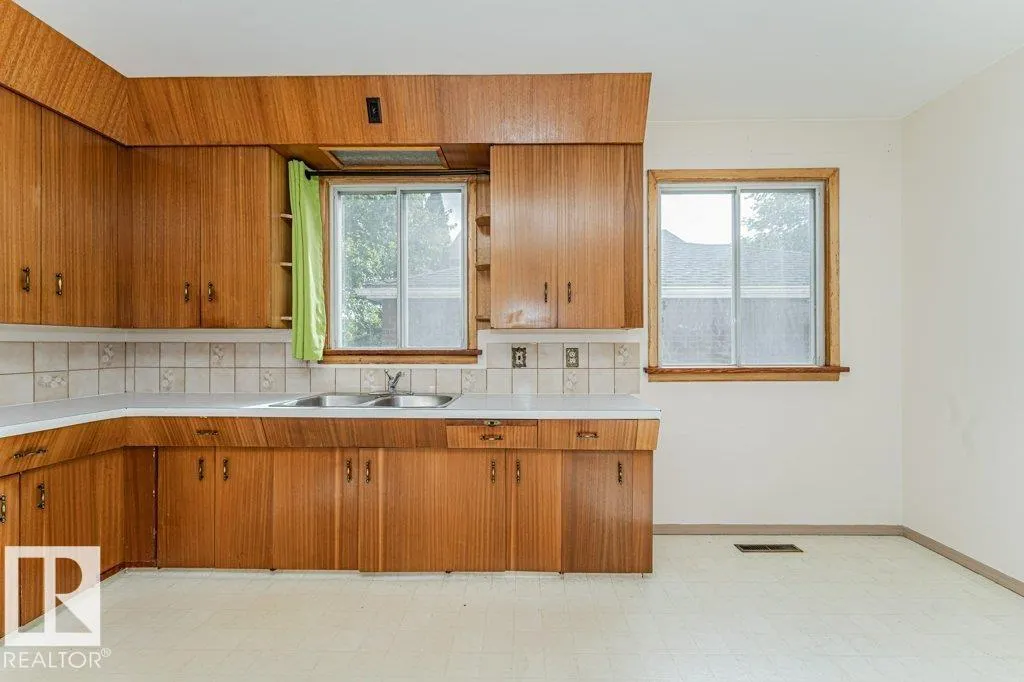 10509 77 ST NW