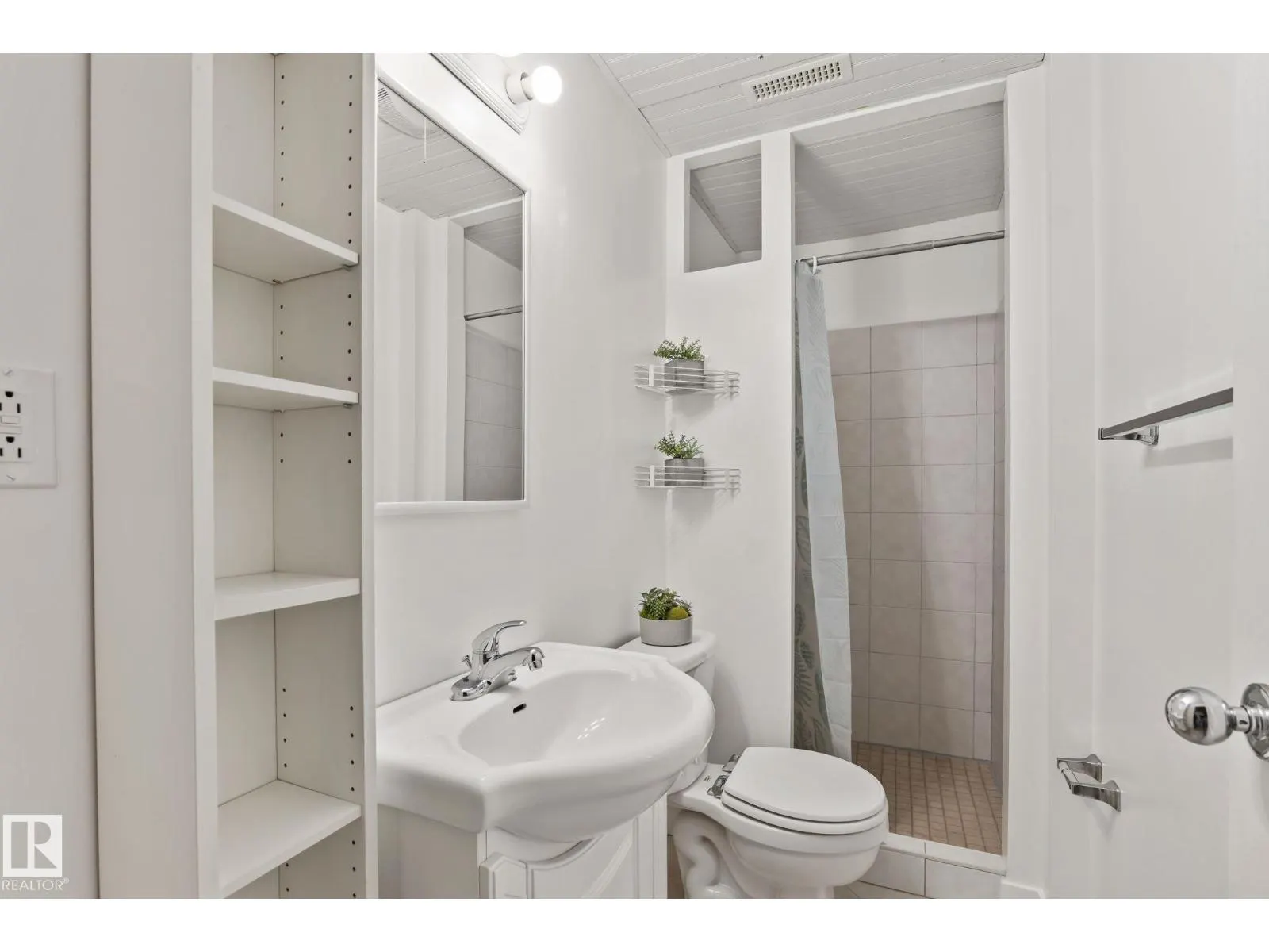 11727 13 AV NW