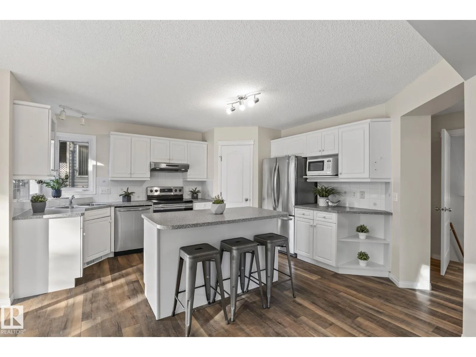 11727 13 AV NW