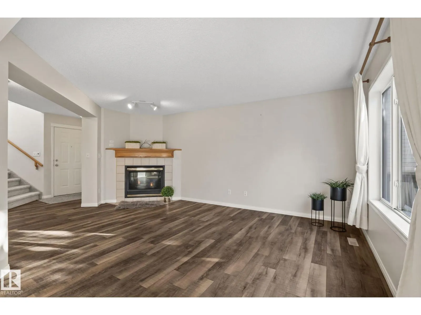 11727 13 AV NW