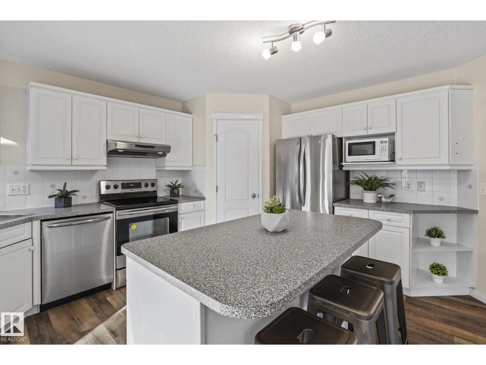 11727 13 AV NW