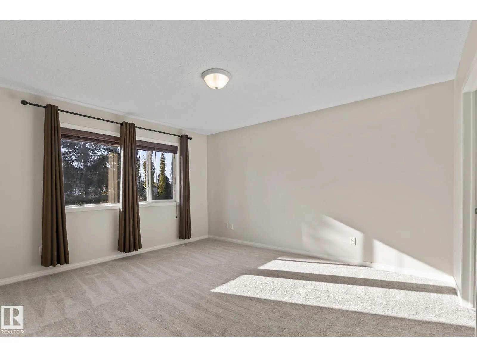 11727 13 AV NW