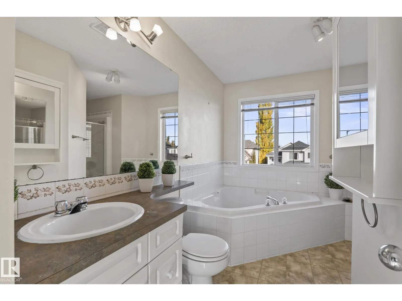 11727 13 AV NW