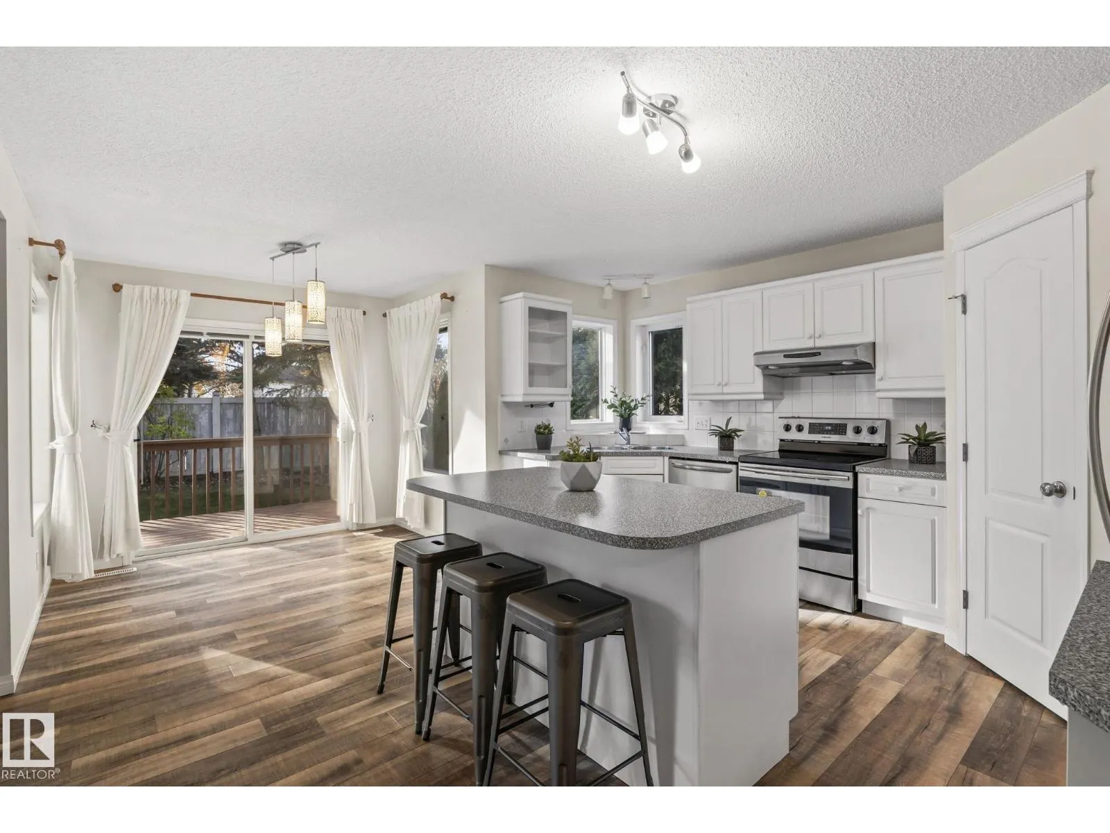 11727 13 AV NW