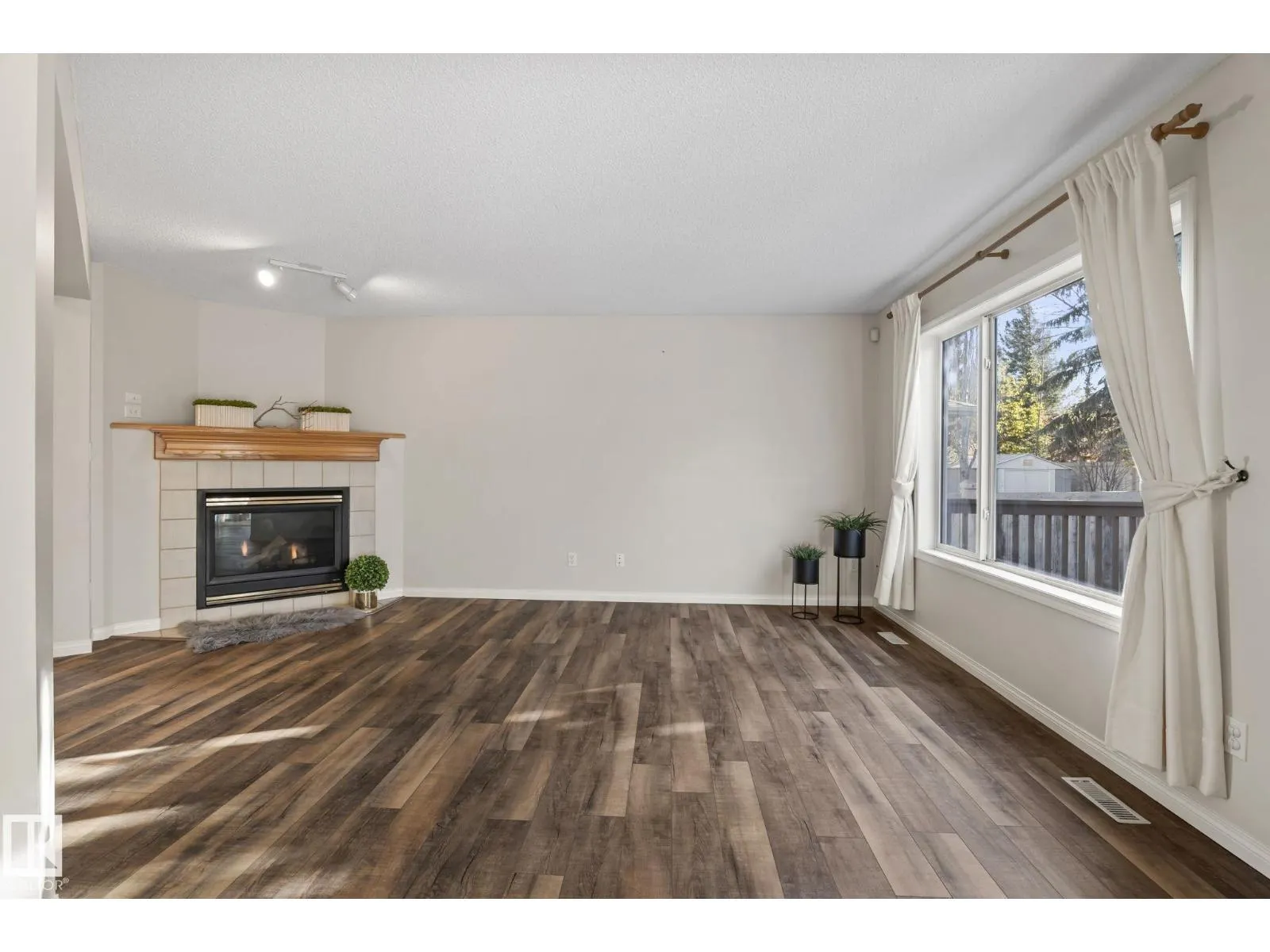 11727 13 AV NW