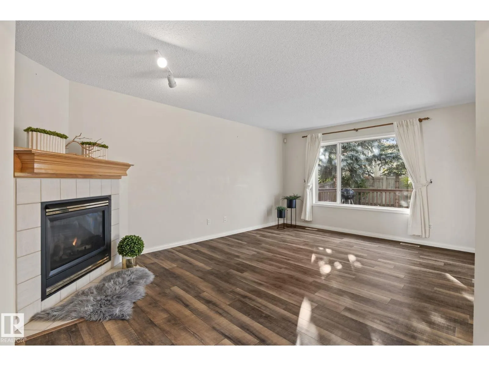 11727 13 AV NW