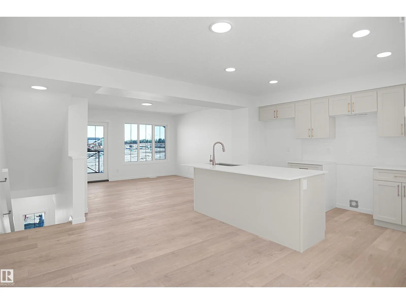 2022 Glastonbury BV NW