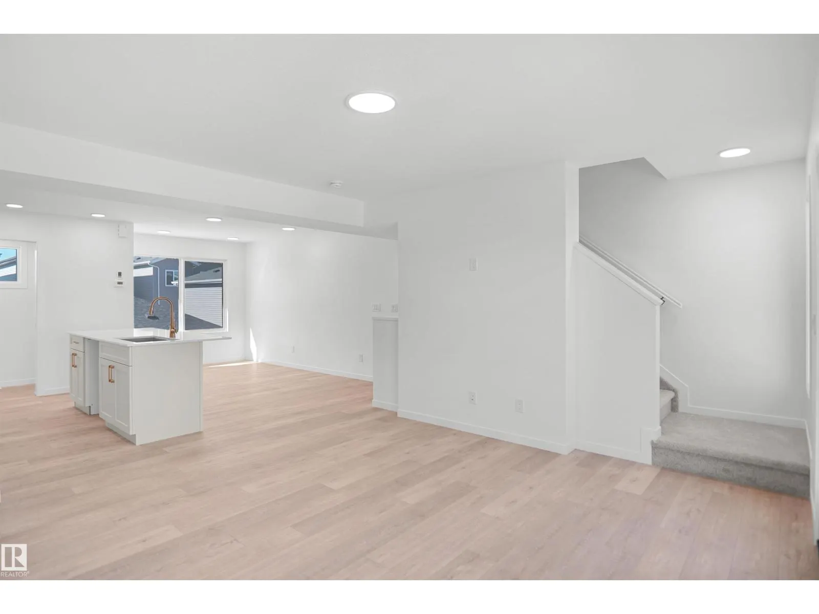 2022 Glastonbury BV NW