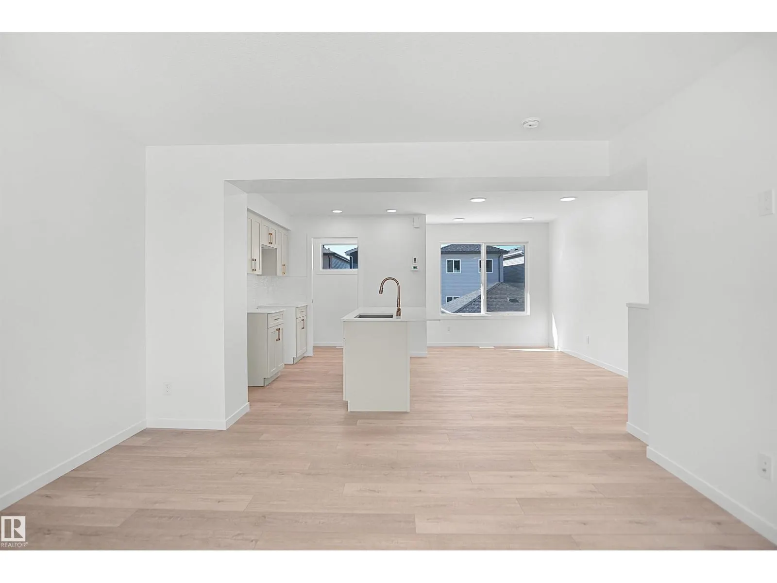 2022 Glastonbury BV NW