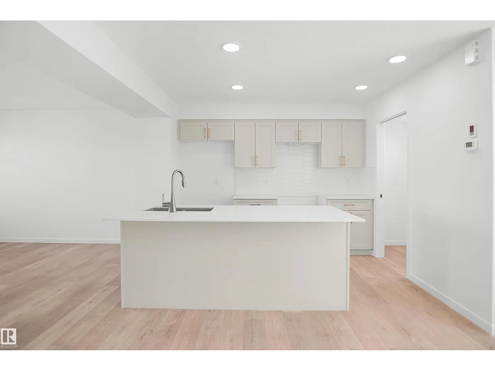 2022 Glastonbury BV NW