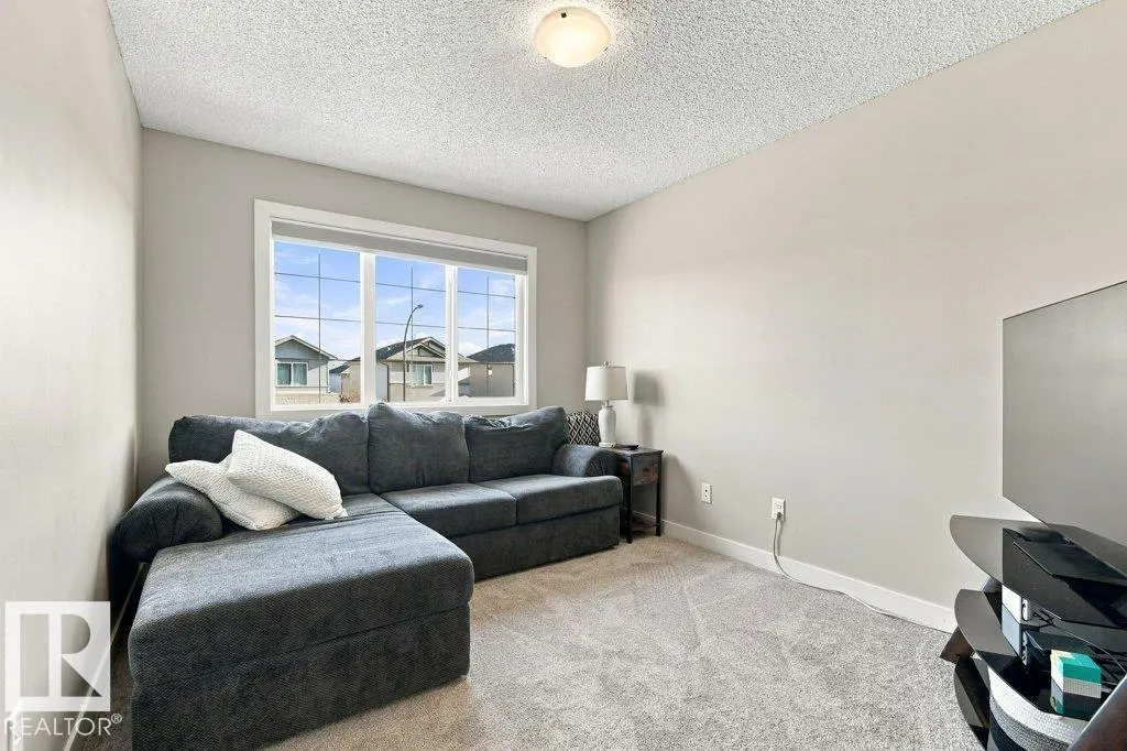 18 Currant CR