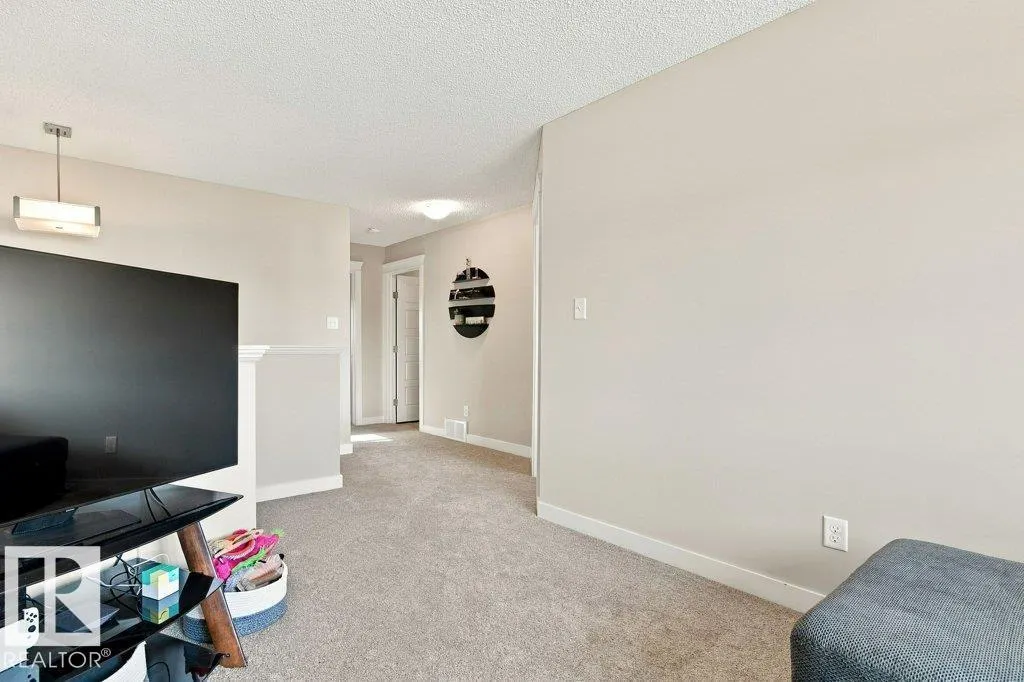 18 Currant CR