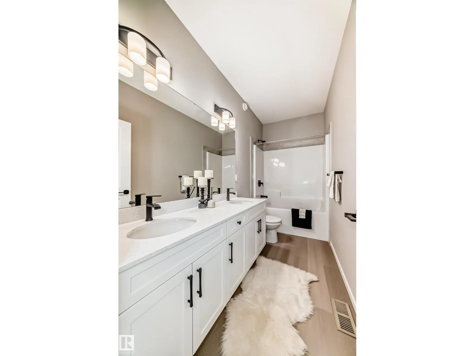 1603 206 ST NW