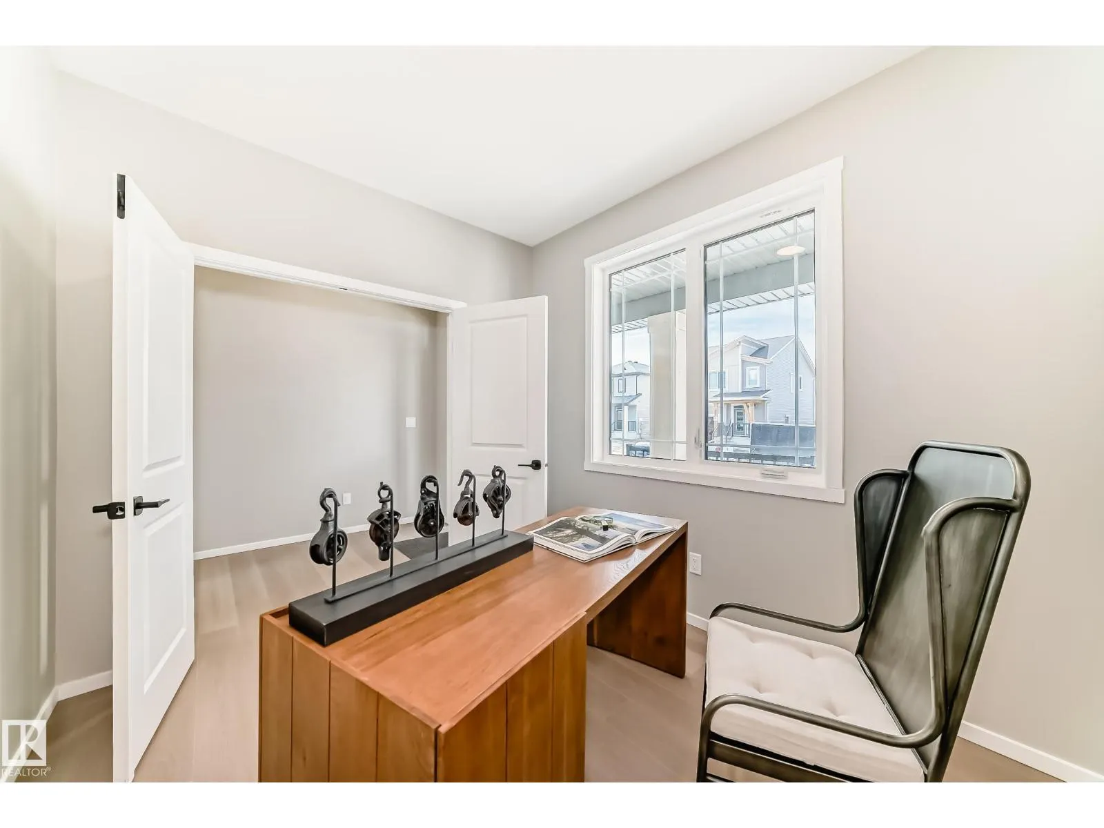 1603 206 ST NW