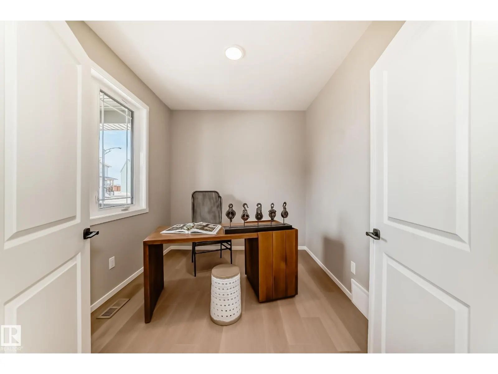 1603 206 ST NW