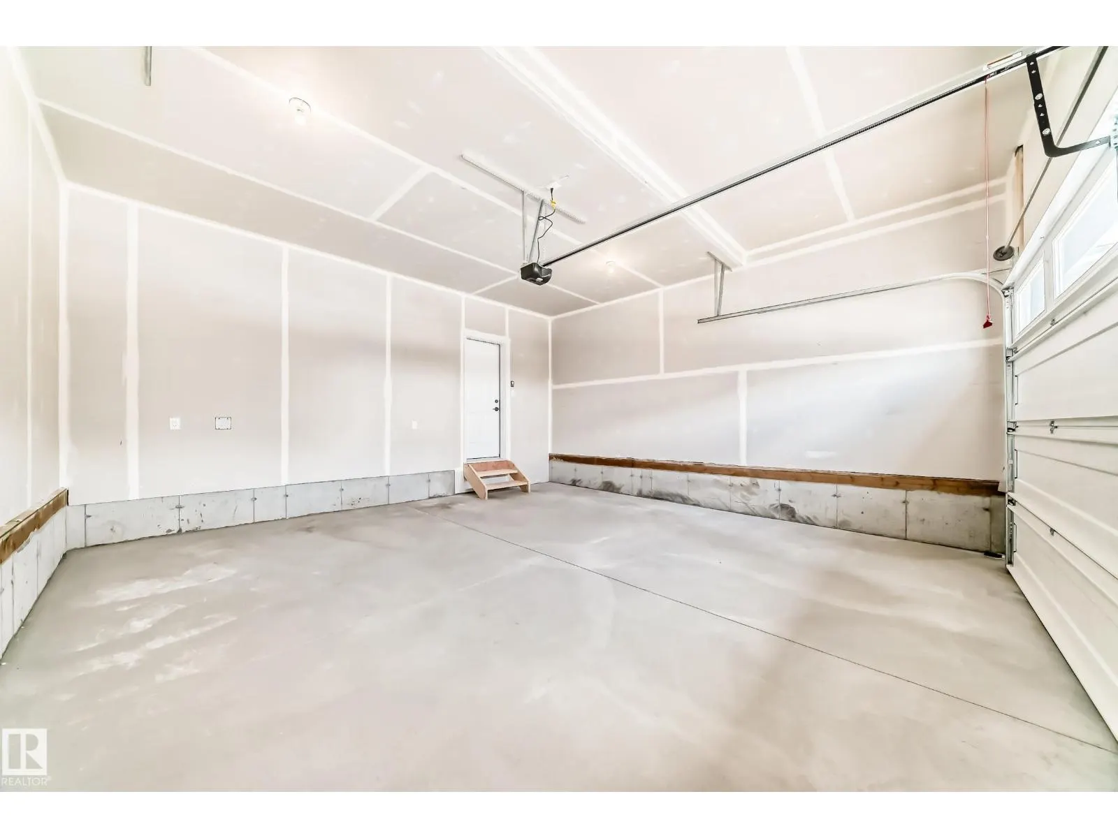 1603 206 ST NW