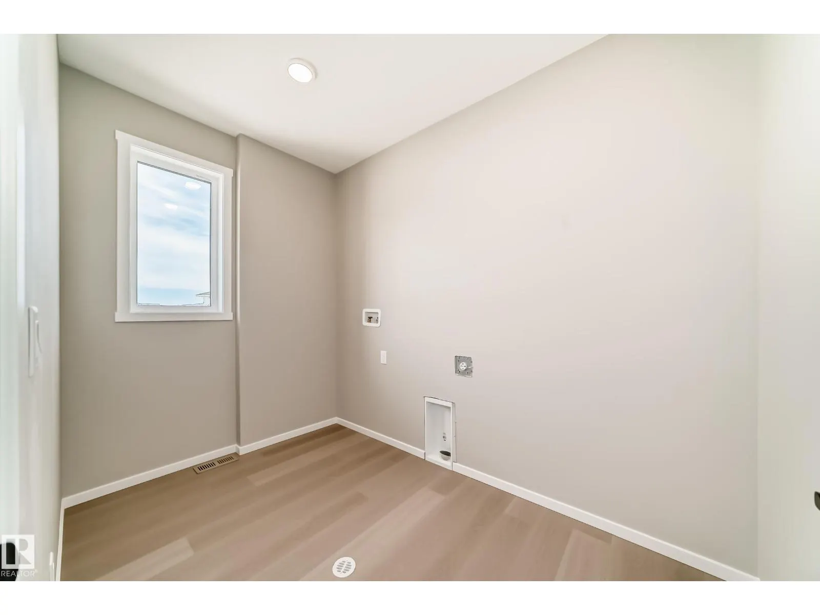 1603 206 ST NW