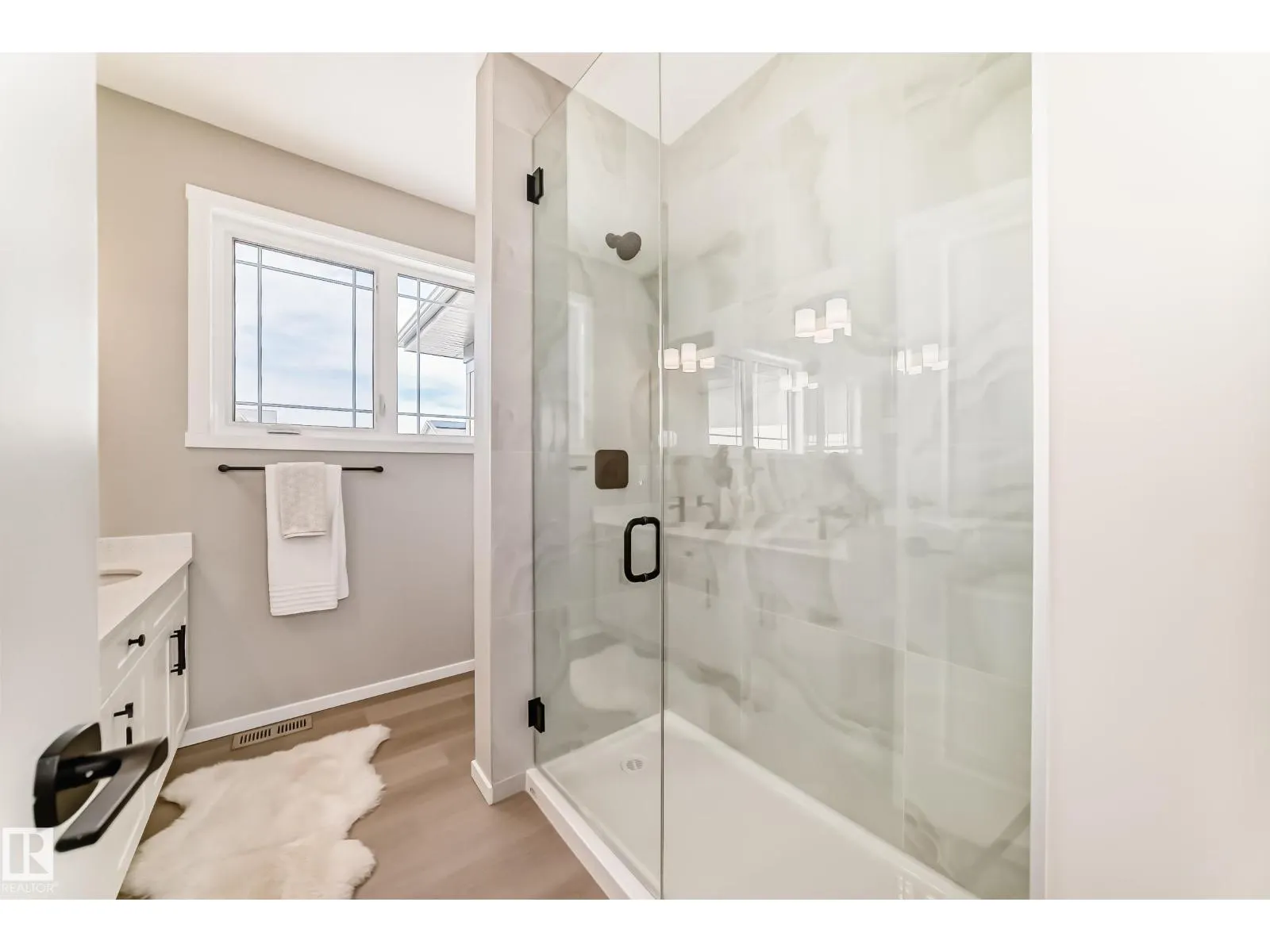 1603 206 ST NW