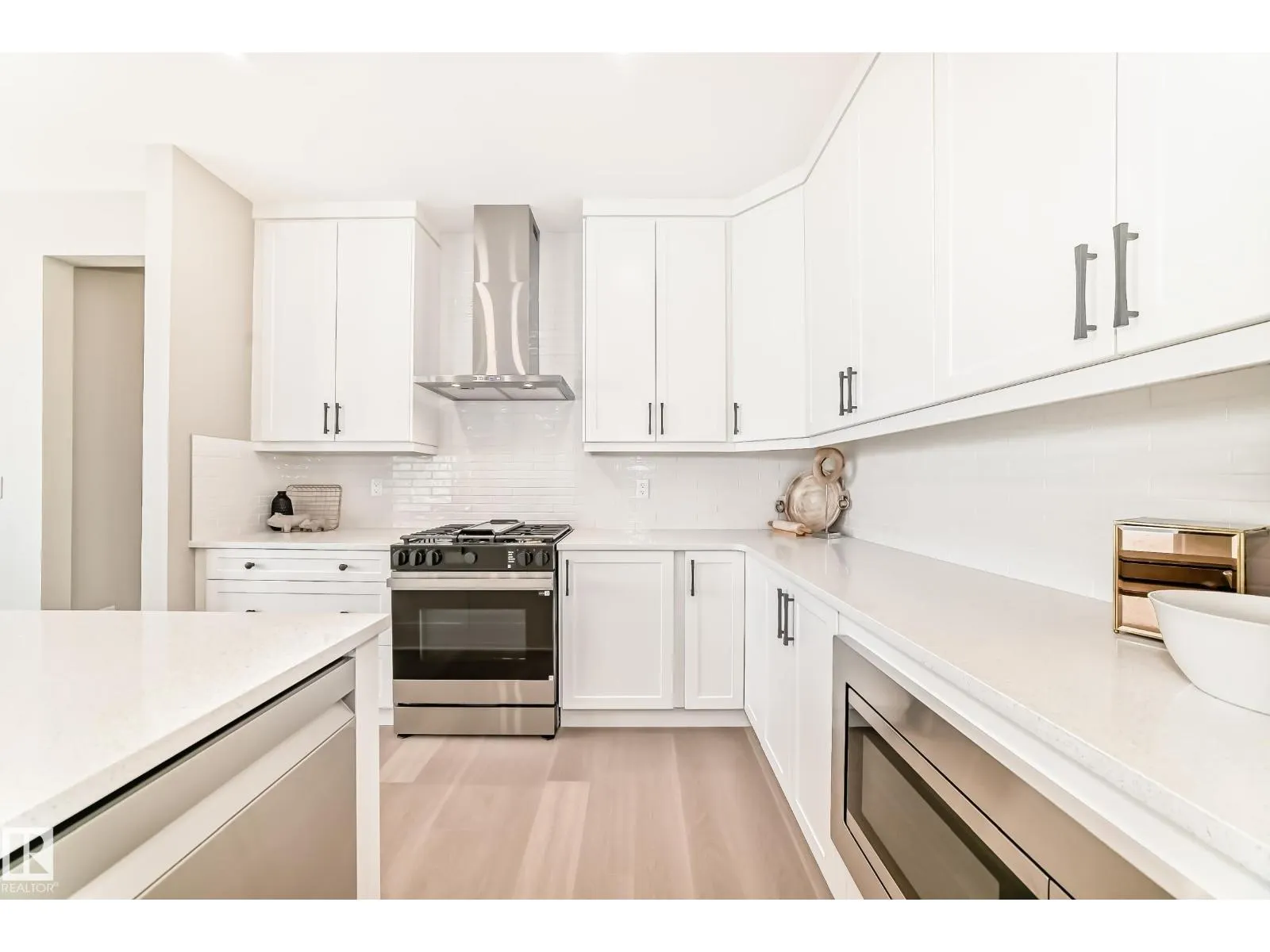 1603 206 ST NW