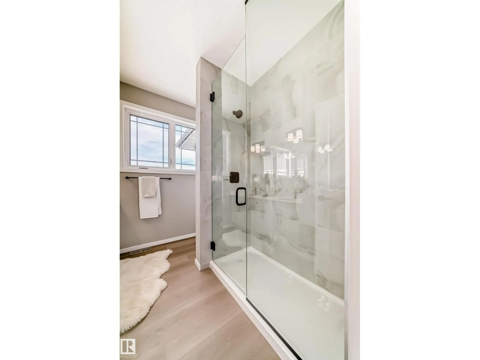 1603 206 ST NW