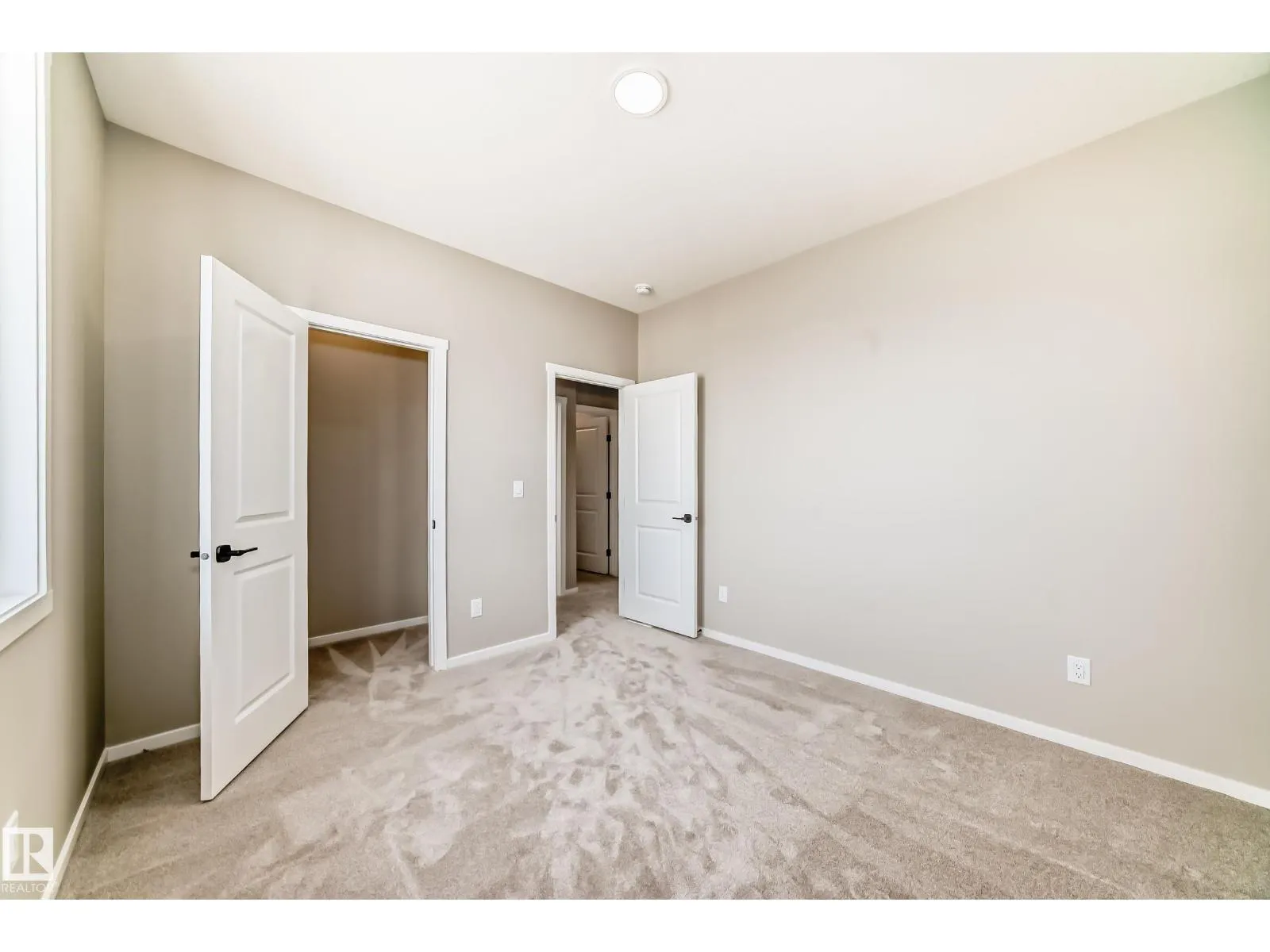 1603 206 ST NW