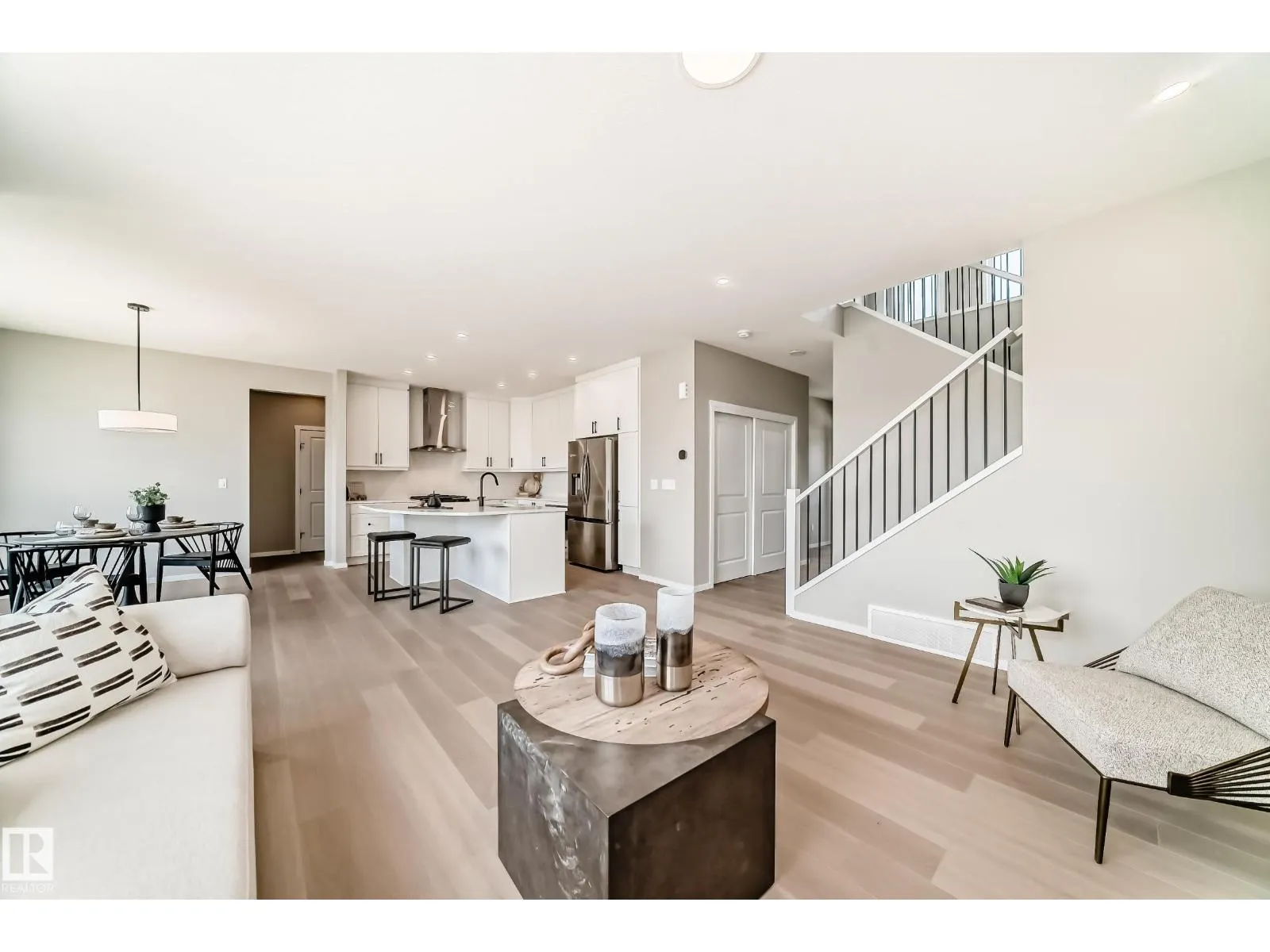 1603 206 ST NW