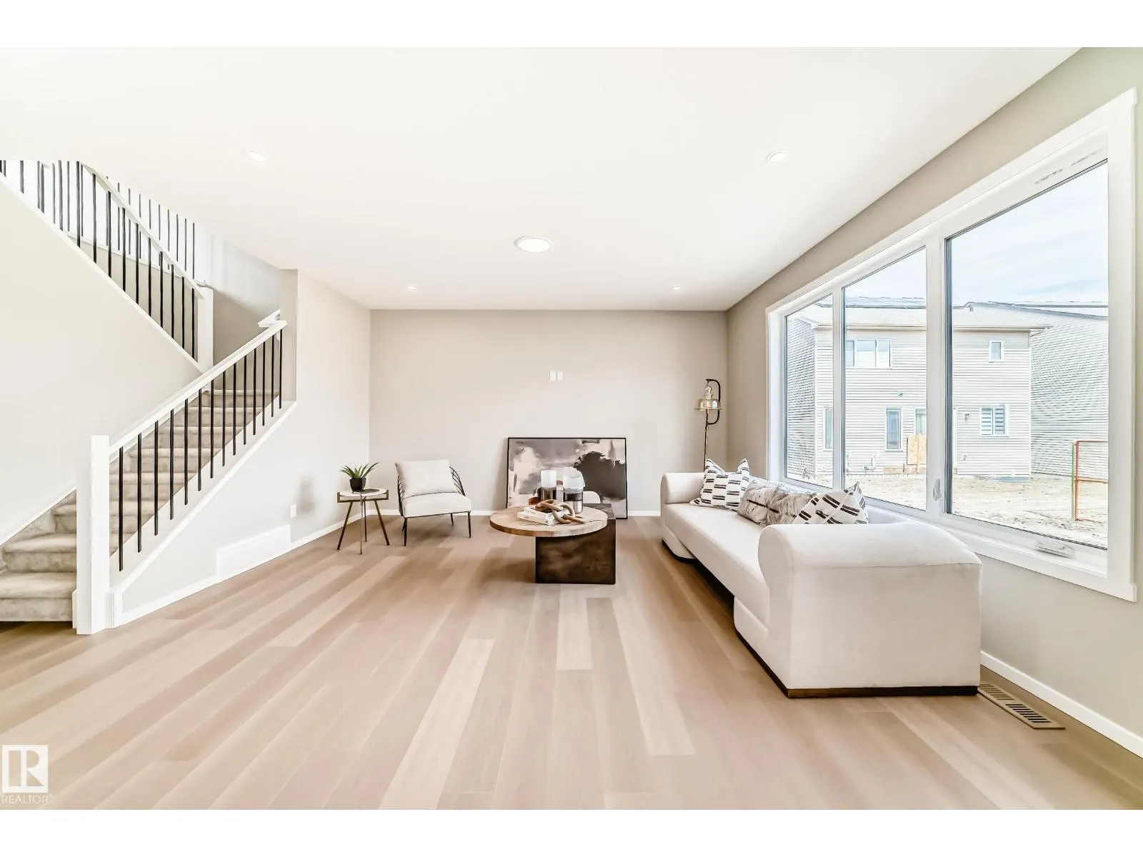 1603 206 ST NW