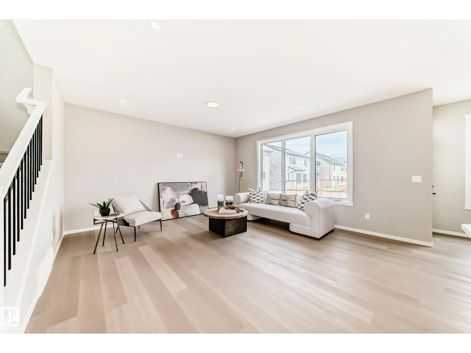 1603 206 ST NW
