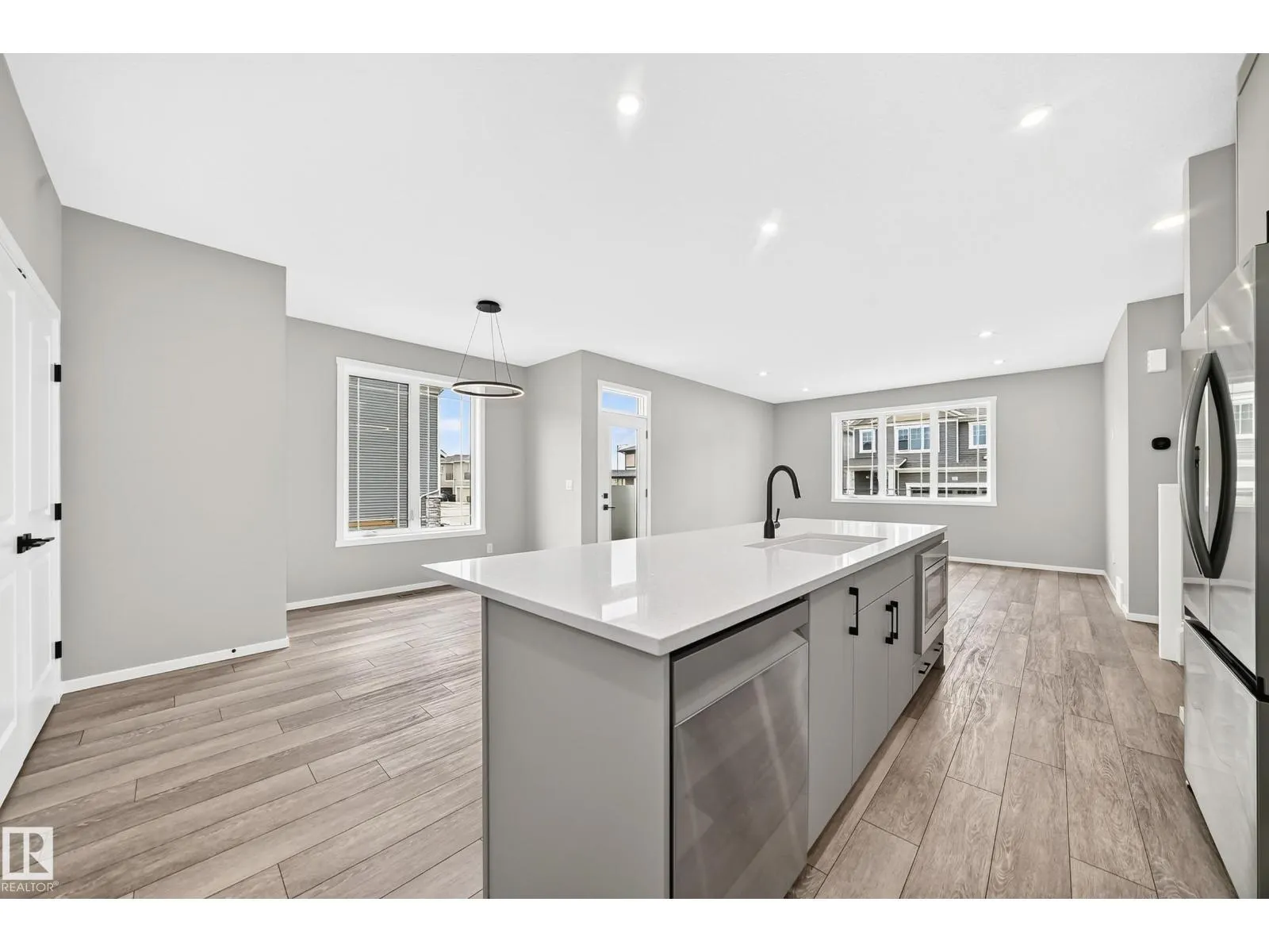 20512 15 AV NW