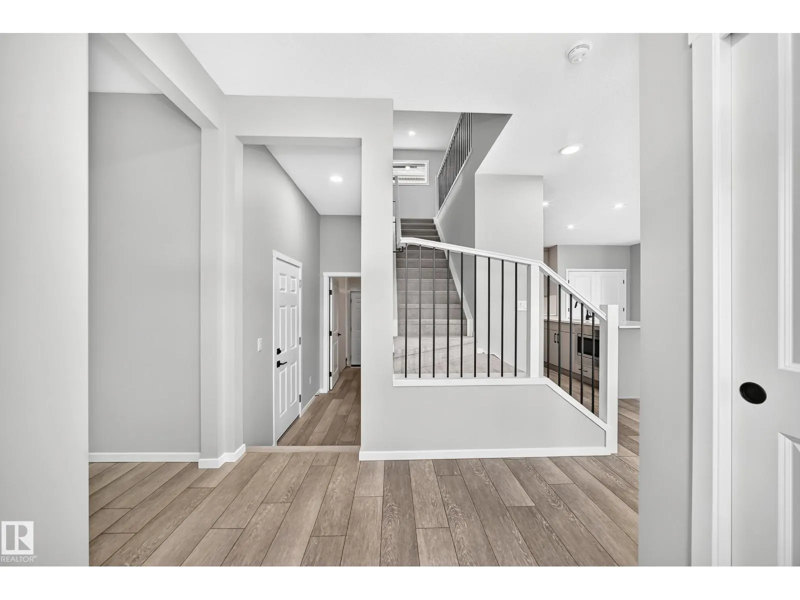 20512 15 AV NW