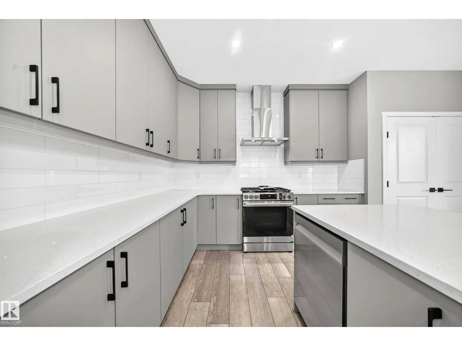 20512 15 AV NW